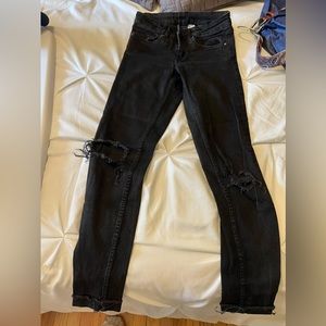 H&M, SKINNY, RIPPED, BLACK JEANS